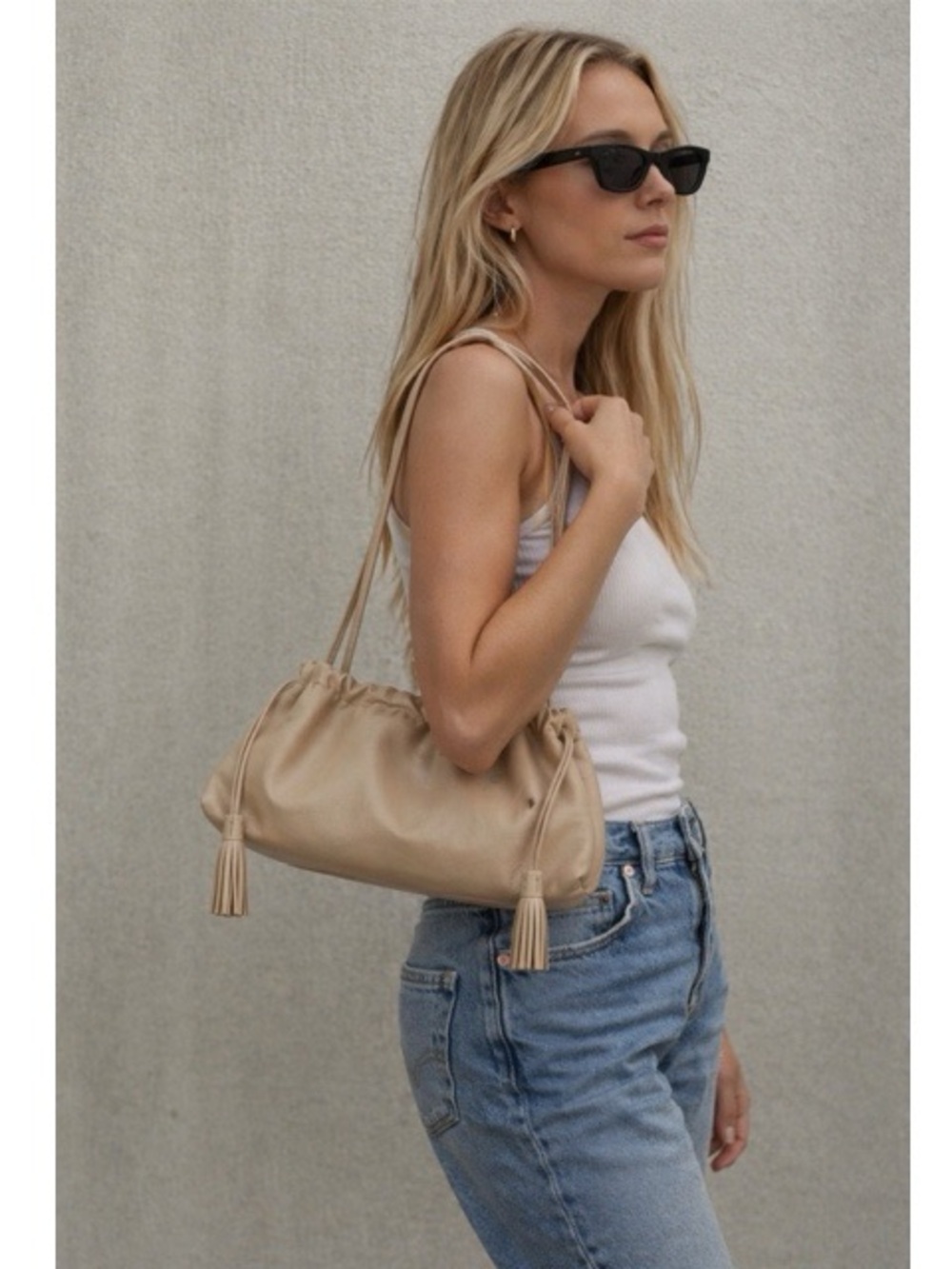 Gucci Vintage Leather Drawstring Tassel Shoulder Bag – Minimalist 90s/Y2K